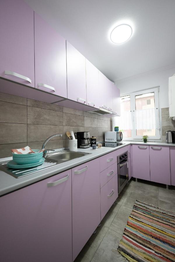 L&R Boutique Apartment Otelu Rosu Exterior photo