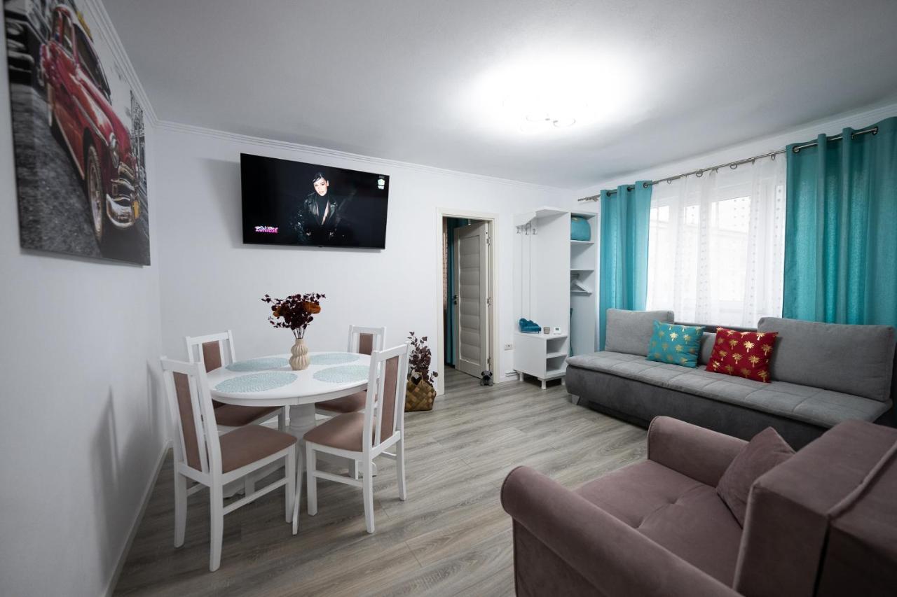 L&R Boutique Apartment Otelu Rosu Exterior photo